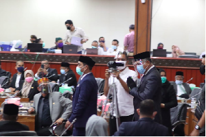 Plt Gubernur Aceh Hadiri Rapat Penyampaian Jawaban Hak Interpelasi DPRA
