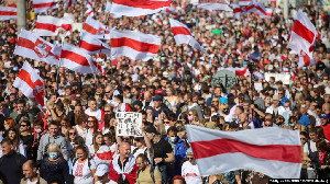Puluhan Ribu Warga Belarusia Kembali Turun ke Jalan