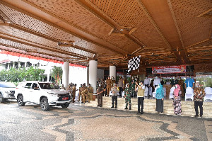 Plt Gubernur Aceh  Bersama Forkopimda Lepas Rombongan GEMA Secara Resmi