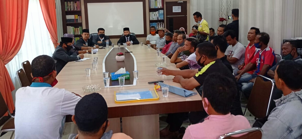 Tak Dapat Bantuan UMKM, Puluhan Pedagang di Aceh Tamiang Datangi Kantor Dewan
