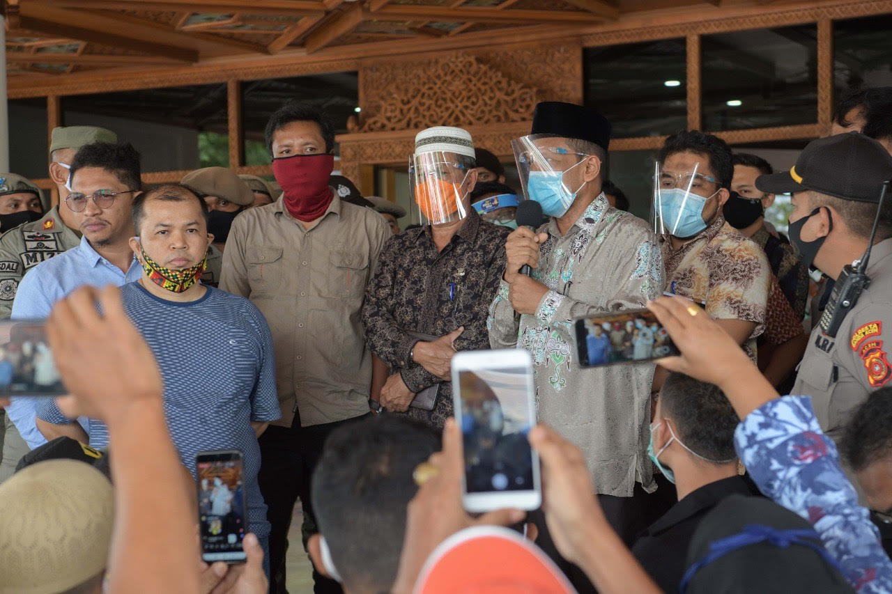 Tim Pemerintah Aceh Temui Puluhan Pengunjuk Rasa di Kantor Gubernur