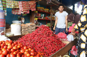 Kurang Pasokan, Harga Cabai dan Bawang di Pasar Peunayong Naik