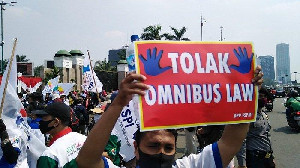 Tolak Omnibus Law RUU Cipta Kerja, 2 Juta Buruh Mogok Nasional