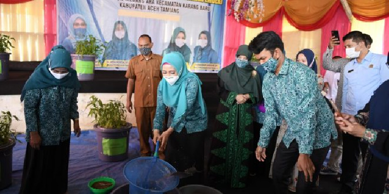 Dyah Panen Ikan dan Sayur Program Gampang di Aceh Tamiang
