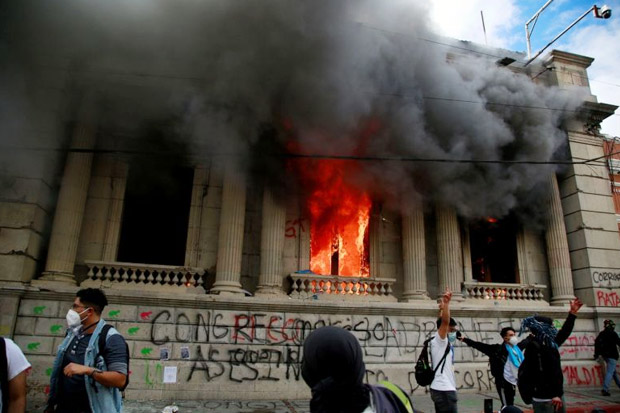 Gedung Kongres Guatemala Dibakar karena Anggaran Pendidikan dan Kesehatan Disunat