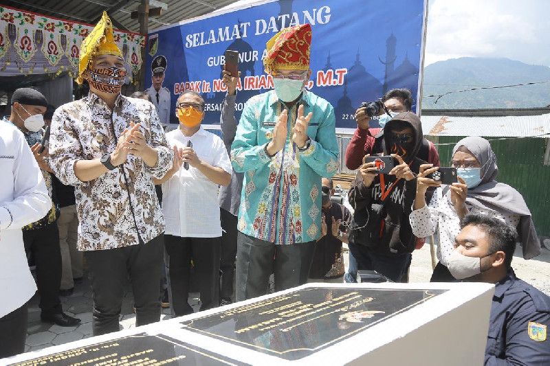 Gubernur Nova Resmikan Masjid Bantuan Masyarakat Aceh di Palu