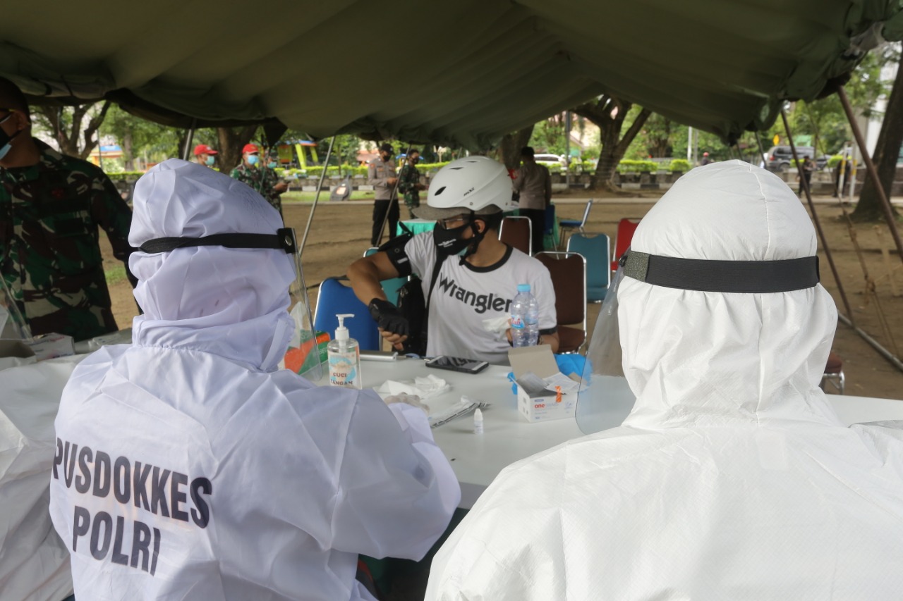Layanan Rapid Test Gratis Bakti Kesehatan TNI-Polri, Warga Antusias