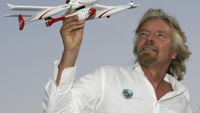 Miliuner asal Inggris Richard Branson Bakal Terbang ke Luar Angkasa