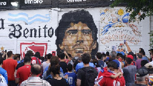 Polisi Argentina Geledah Kantor Dokter Diego Maradona