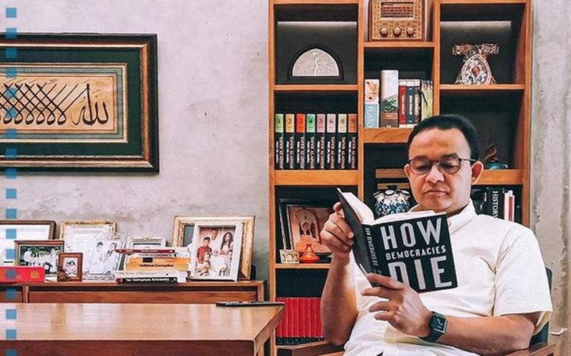 Buku 'How Democracies Die' Bacaan Anies Di Singgung Ketua KPK