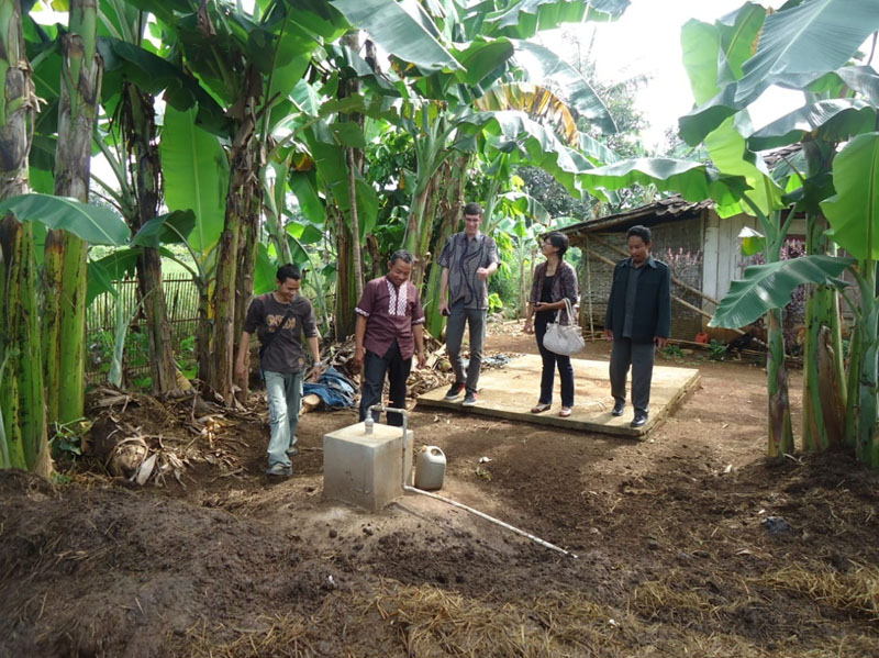 Mahasiswa KKN Unimal Kelola Sampah Rumah Tangga Jadi Biogas