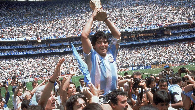 Mantan Bintang Sepakbola Diego Maradona Meninggal, Dunia Berkabung