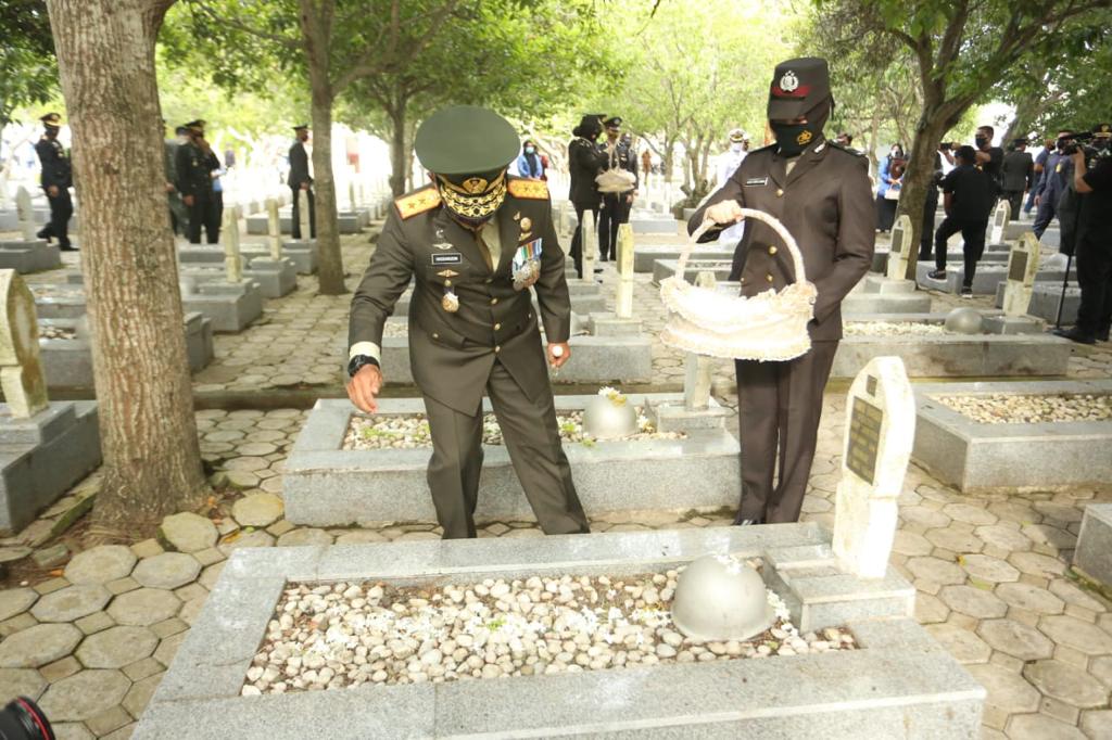 Pangdam IM Ziarah  Ke Taman Makam Pahlawan di Peringati Hari Pahlawan