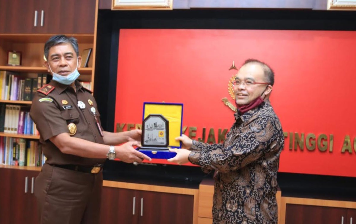 Peringati 75 Tahun Hari Listrik Nasional, PLN Beri Penghargaan Kepada Kejati Aceh
