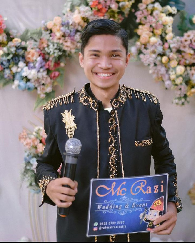 Razi, MC Wedding Sukses di Usia Muda