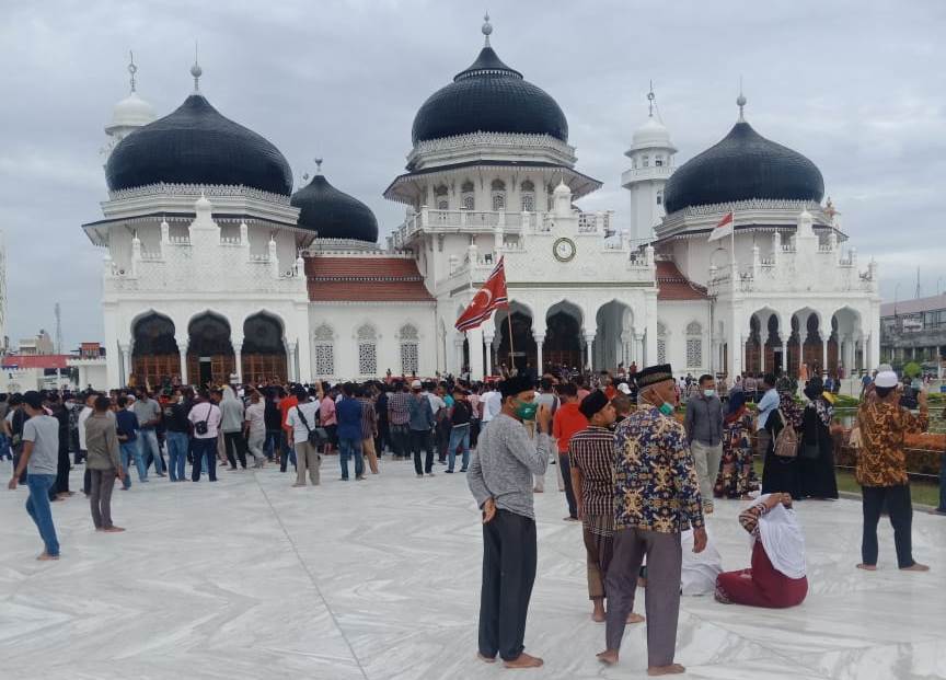 Milad GAM, Bendera Bintang Bulan Berkibar 1 Jam di Masjid Raya Baiturrahman