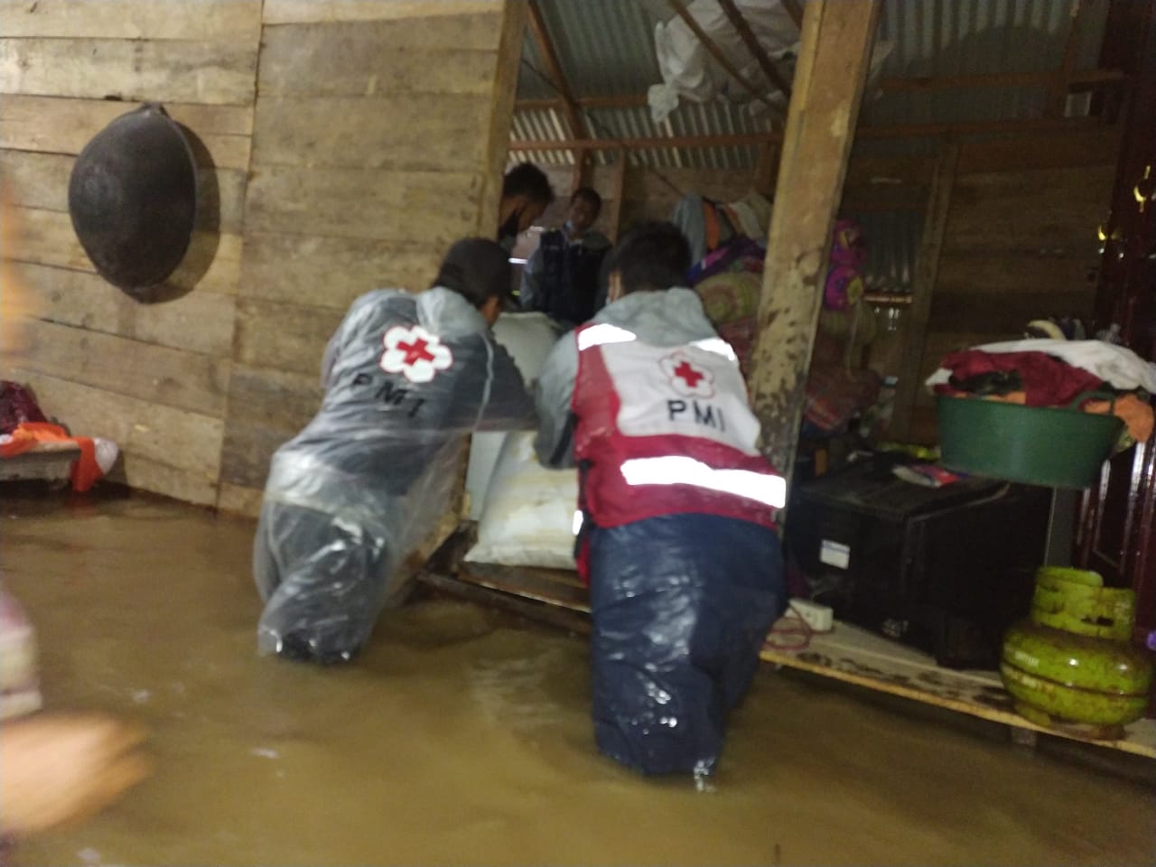 PMI Lhokseumawe Kerahkan Relawan Bantu Korban Banjir