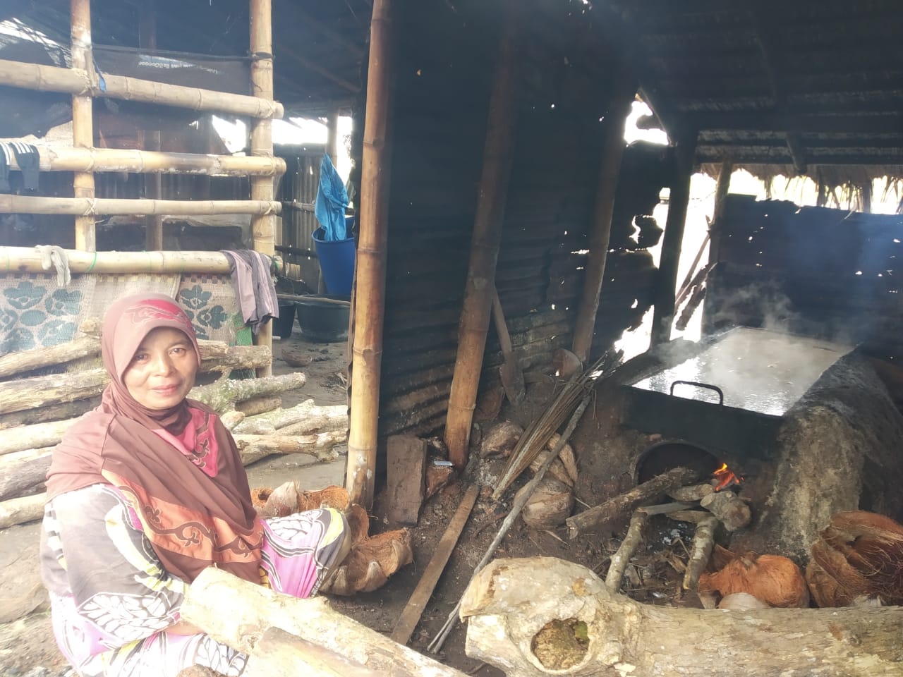 Kisah Ibu Hidupi 4 Anak di Aceh Utara dengan Membuat Garam