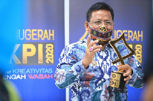 Aminullah Usman Raih  Penghargaan Kepala Daerah Inspirasi Penyiaran