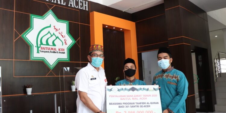 Baitul Mal Aceh Salurkan Beasiswa Lanjutan Untuk Santri Tahfiz