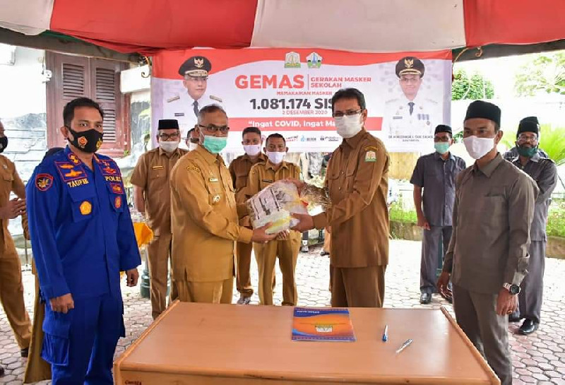 Bupati Bireuen Terima Ribuan Masker dari Gubernur Aceh untuk Dibagikan Kepada Pelajar