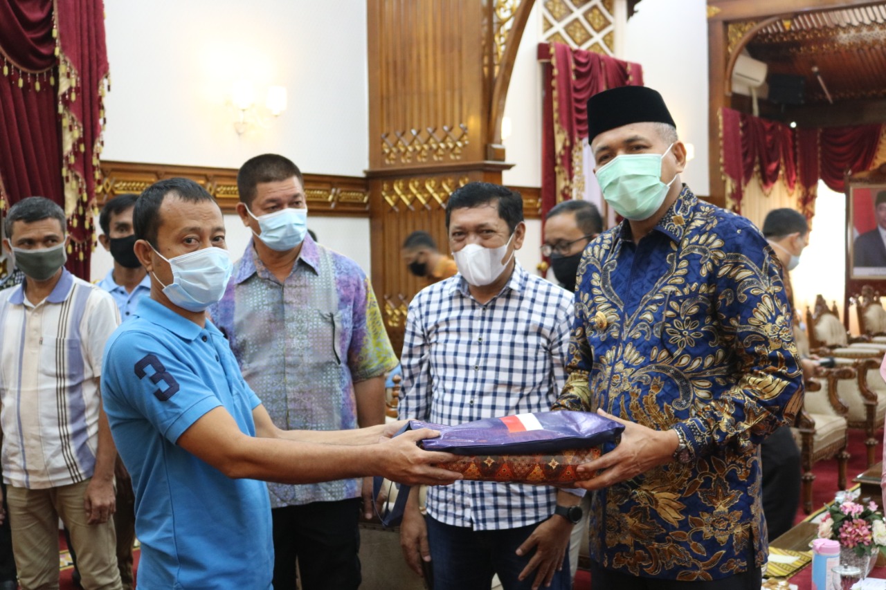 Gubernur Aceh Sambut Kepulangan dan Semangati  Nelayan Aceh dari India
