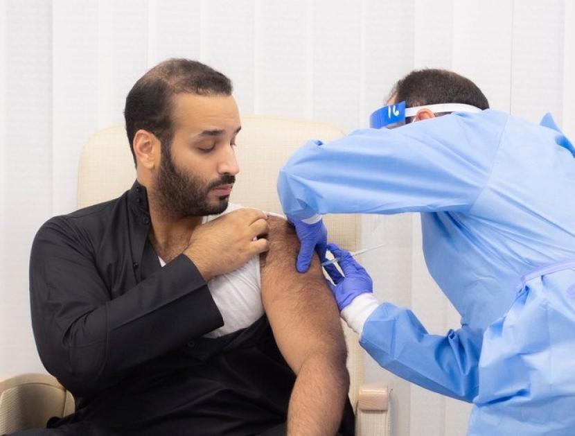 Putra Mahkota  Kerajaan Arab Saudi MBS Disuntik Vaksin Covid-19