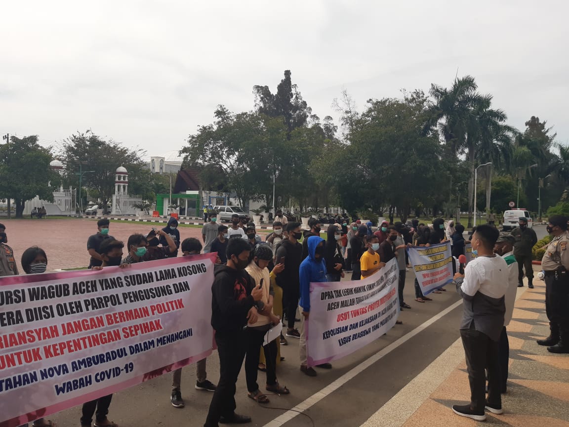 Masa Demo di Depan Kantor Gubernur Aceh, Singgung Kursi Kosong Wagub