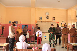 Di Awal Masuk Sekolah, Dandim dan Kapolres Aceh Selatan Sambangi Sekolah Himbau Protkes