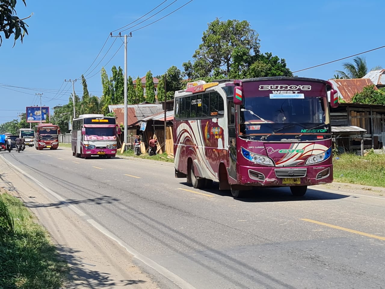 Protes Dishub Bireuen, Supir Bus Cenderawasih Konvoi Keliling Bireuen