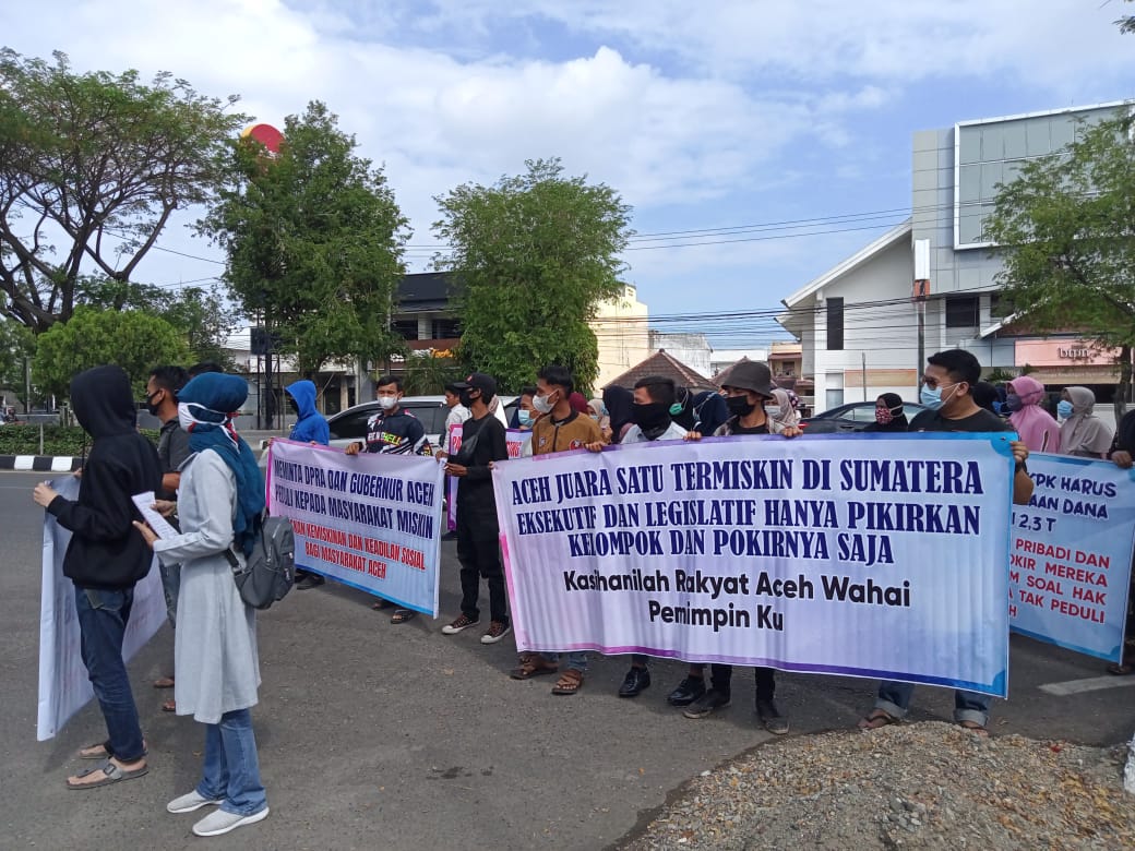 Massa Demo di DPRA, Tuntut Pengentasan Kemiskinan di Aceh
