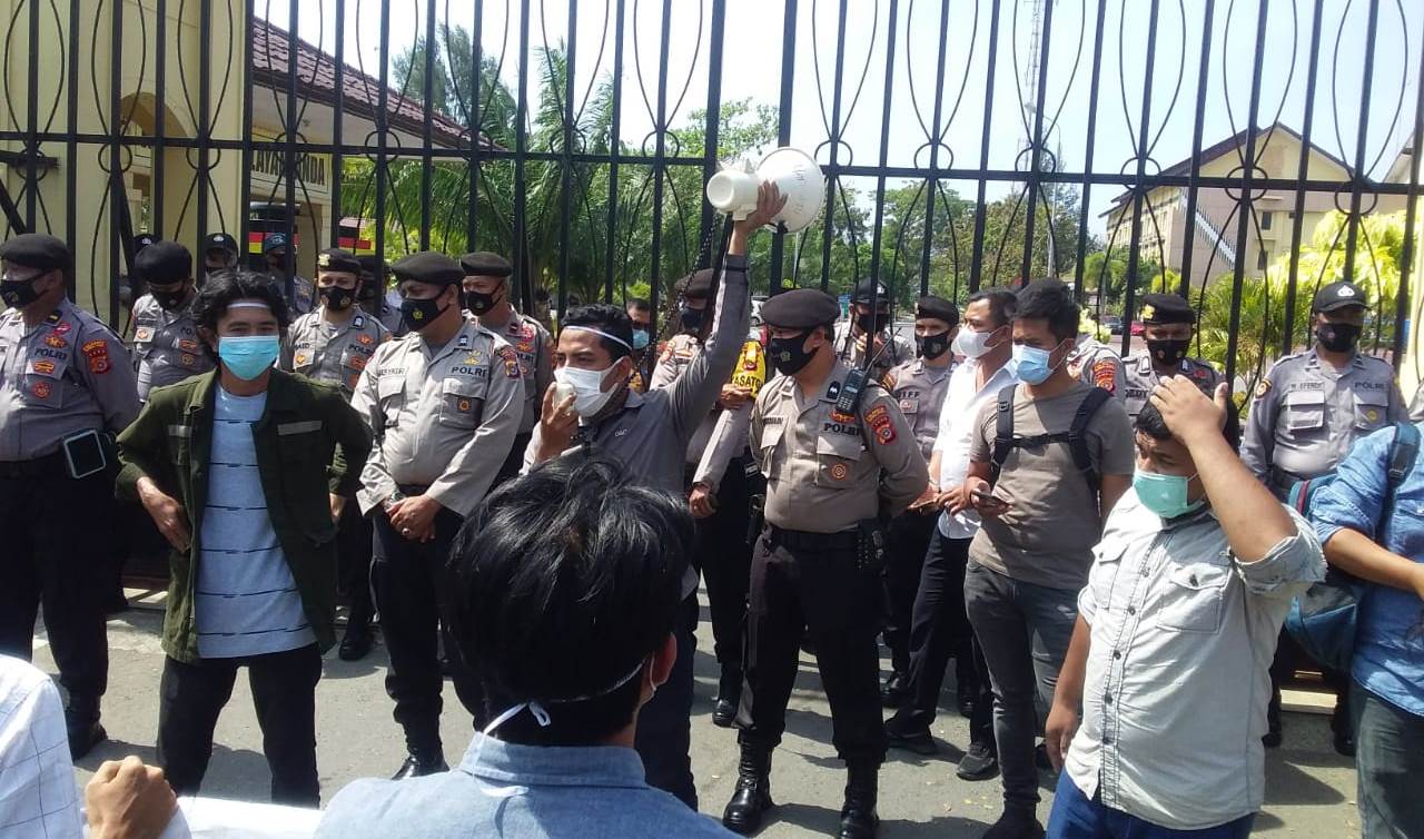 Demo di Depan Polda Aceh, Minta Tangkap Ramli MS dan Bebaskan Tgk Janggot