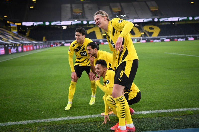 Signal Iduna Park Saksi Sejarah Borussia Dortmund Libas Arminia Bielefeld 3-0