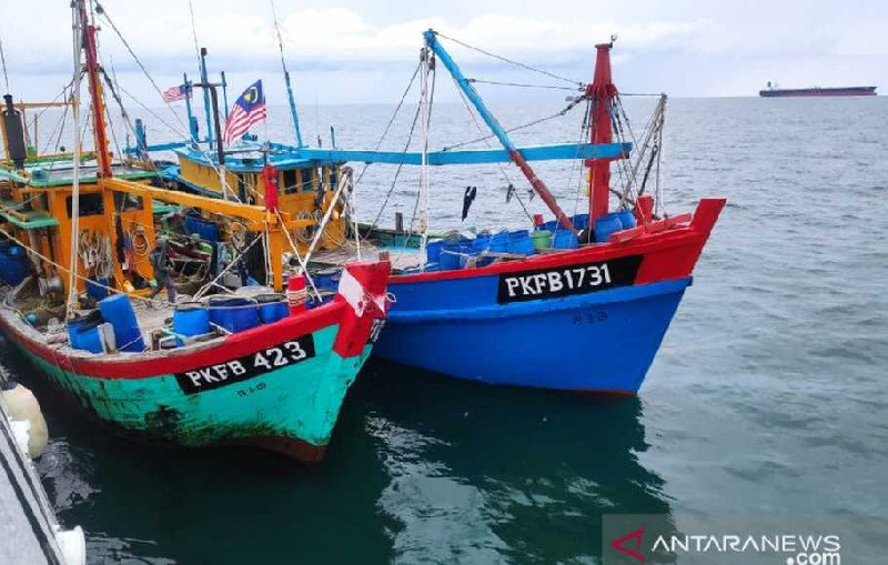Dua Kapal Malaysia Ditangkap di Perairan Riau Karena Mencuri Ikan