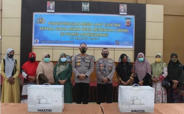 Terharu Terima Bantuan Mesin Jahit, UMKM Lhokseumawe: Terima Kasih Pak Kapolda Aceh