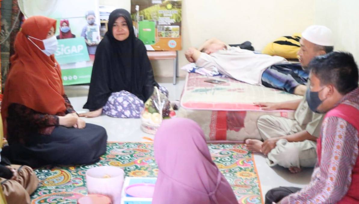 Legislator Wanita DPRD Riau Ini Bantu Advokasi Pengobatan Guru Ngaji Terkena Kanker