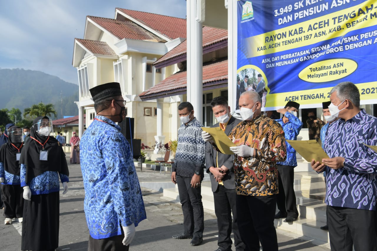 Giliran 329 ASN Aceh Tengah Terima Langsung SK dari Pak Sekda