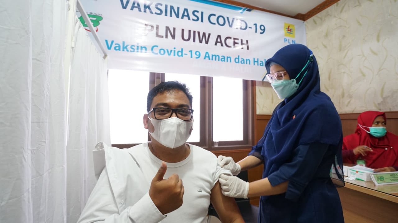 Ratusan Pegawai PLN Grup di Aceh Jalani Vaksinasi