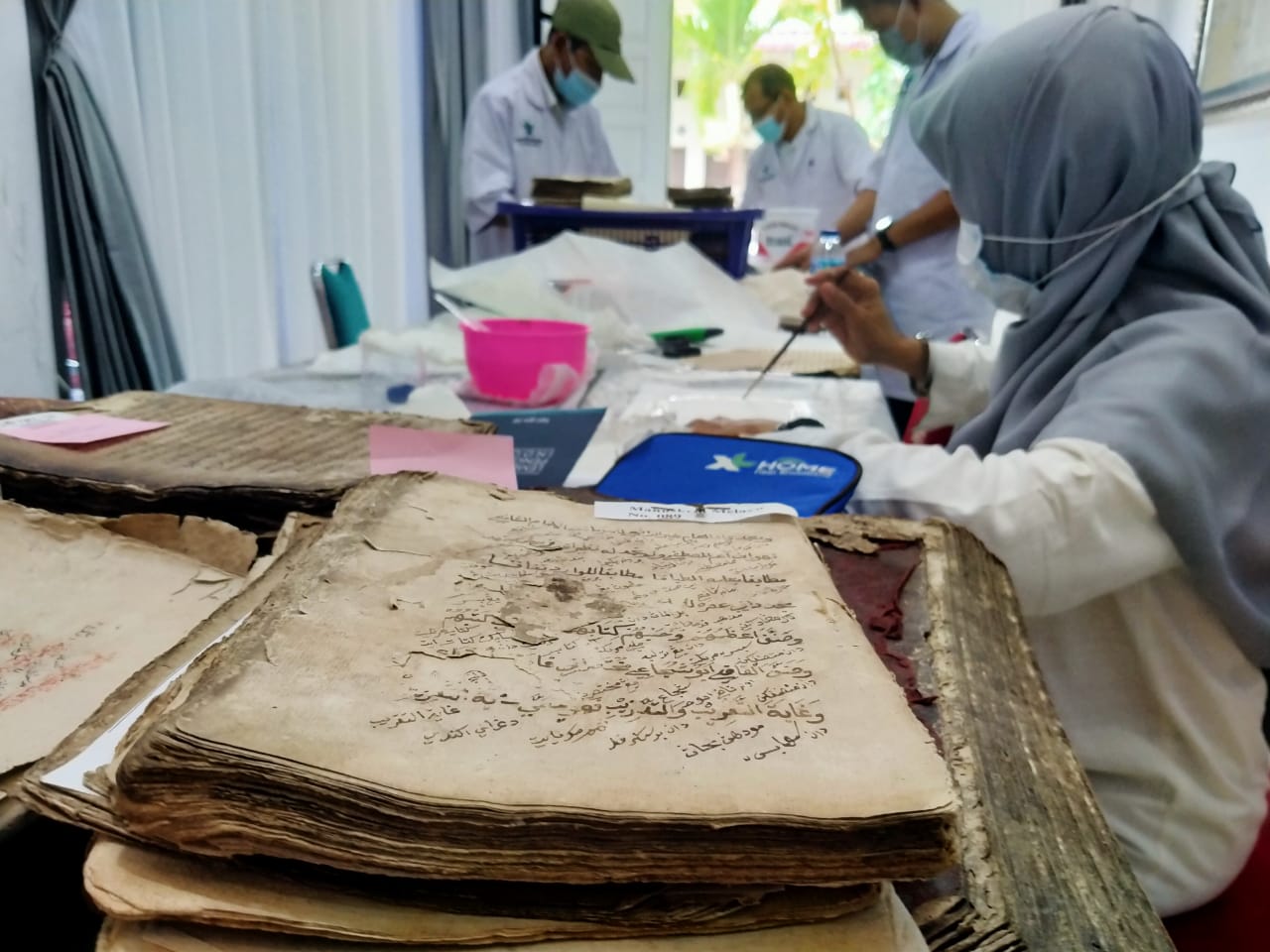 Ratusan Manuskrip Aceh dikonservasi oleh Tim Pusat Preservasi Naskah Kuno Perpusnas RI