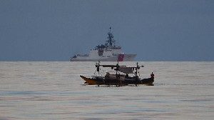 Usir Nelayan China di LCS, Filipina Kirim Kapal Perang