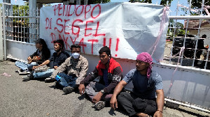 Pendopo Bupati Aceh Utara Disegel Aparatur Desa dan Mahasiswa