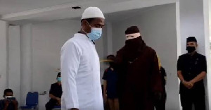 Oknum PNS di Aceh Dihukum Cambuk, Kedapatan Mesum dalam Mobil