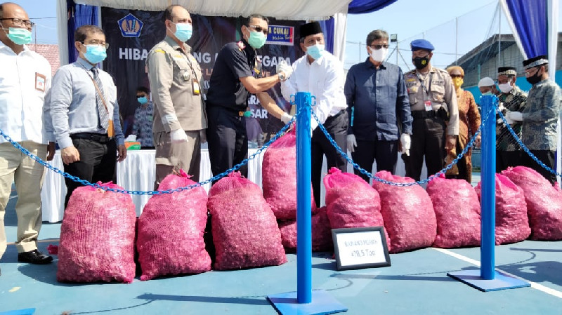 17,5 Ton Bawang Merah Dihibahkan ke Pemkab Aceh Utara dan Dayah