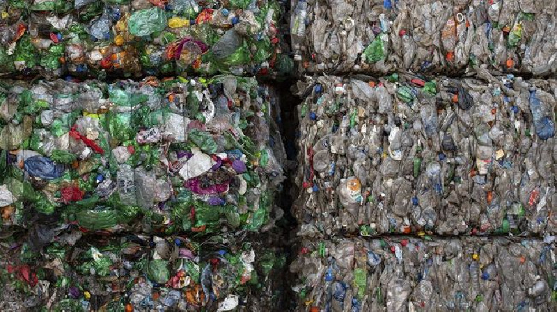 Malaysia Akan Kirim Balik Satu Kontainer Sampah Plastik ke Amerika Serikat