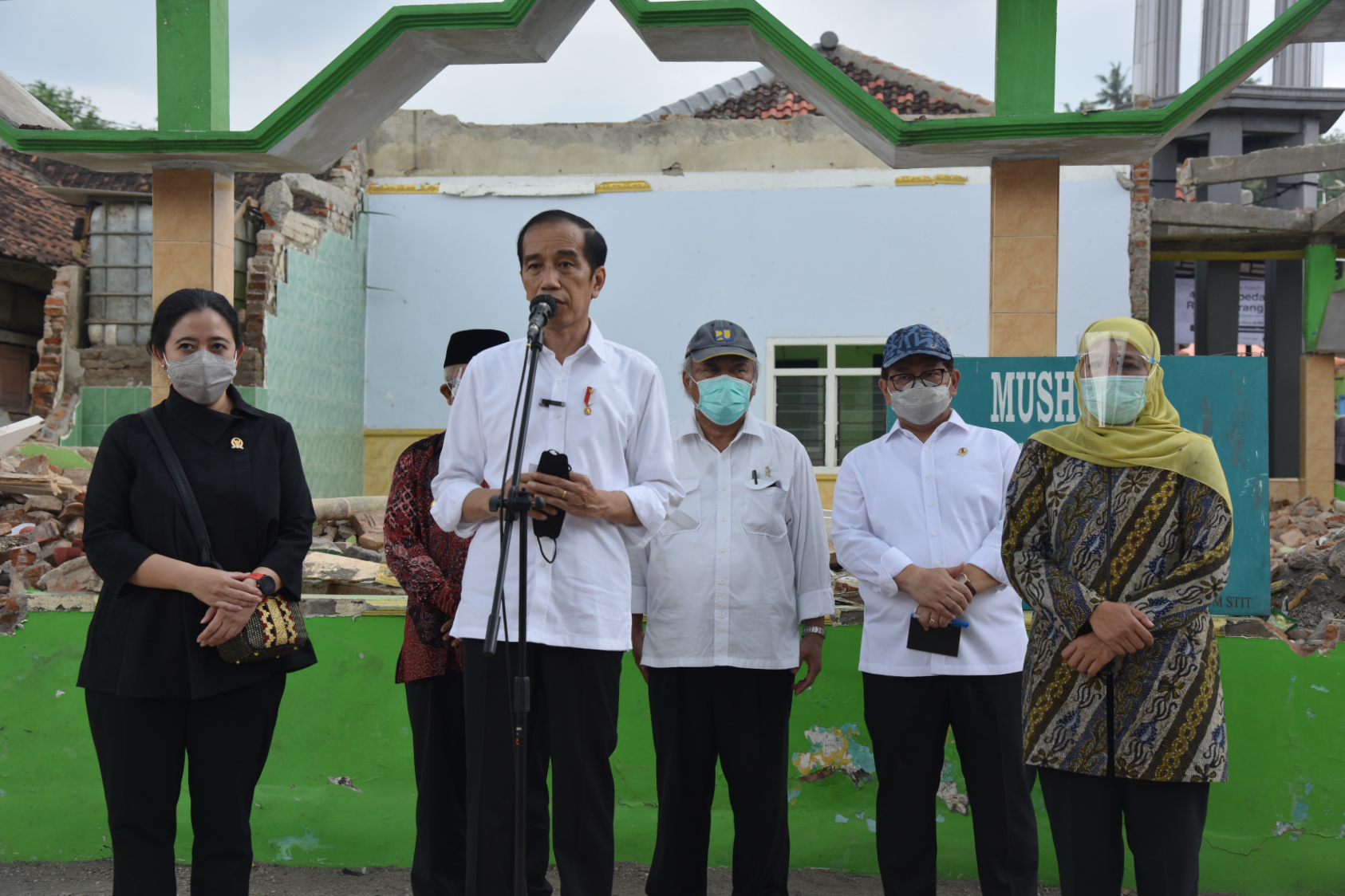 Jokowi Tanda Tangani PP tentang THR