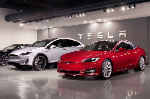 Mobil Swakemudi Tesla Kecelakaan, Tewaskan 2 Penumpang