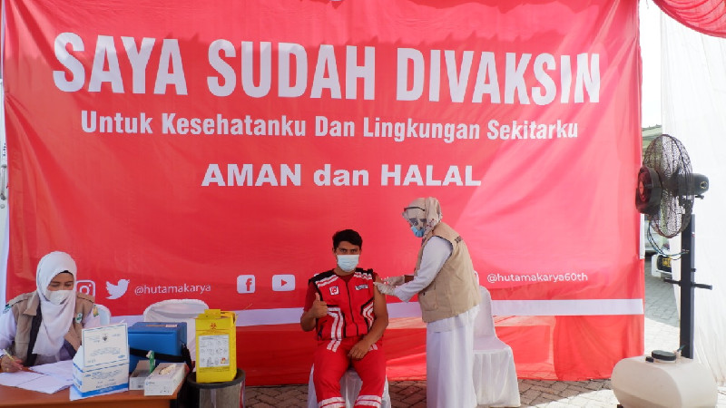 Cegah Penyebaran Virus Corona, 131 Staf Hutama Karya di Aceh Divaksinasi