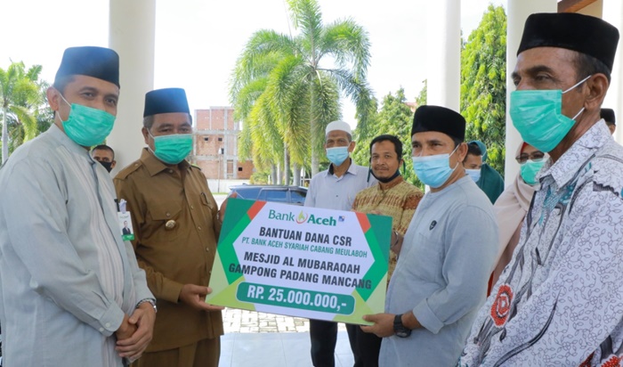 Bupati Aceh Barat Salurkan Dana CSR Bank Aceh Syariah