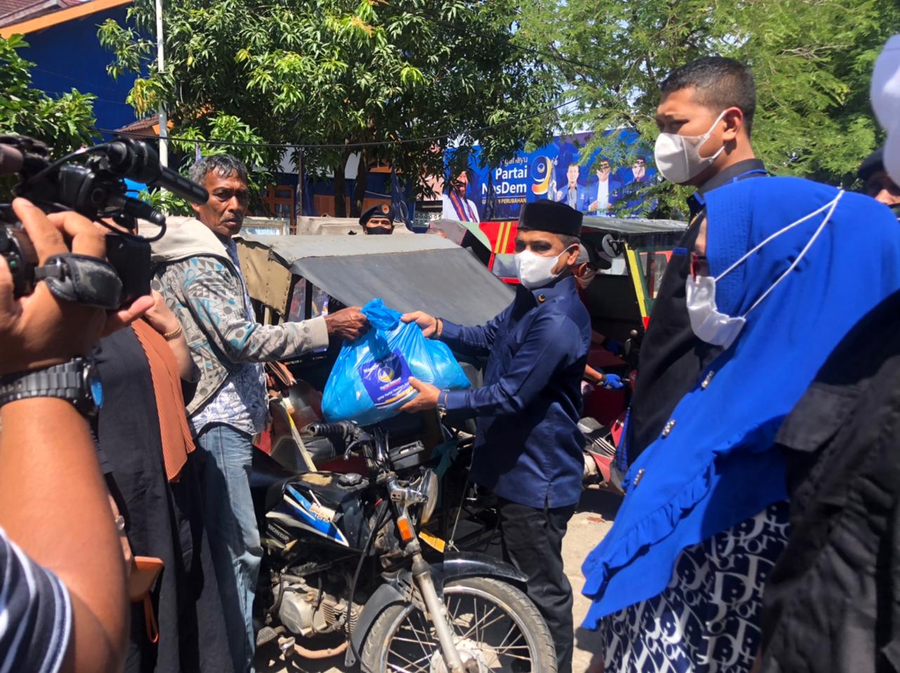 DPW Partai NasDem Aceh Bagikan 2.000 Paket Sembako