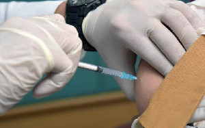Sempat Lumpuh usai Divaksin, Guru di Sukabumi Sudah Gerakkan Tangan